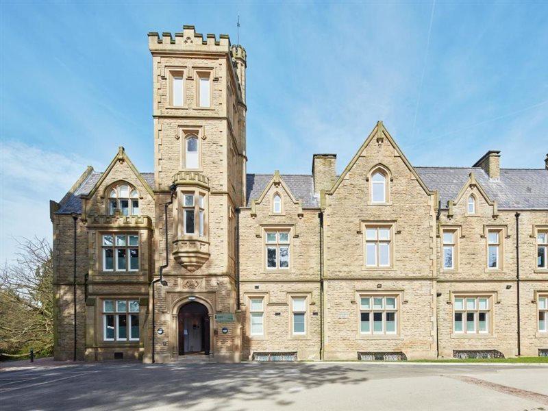 Oddfellows On The Park Cheadle (Greater Manchester) Exterior foto The former school building