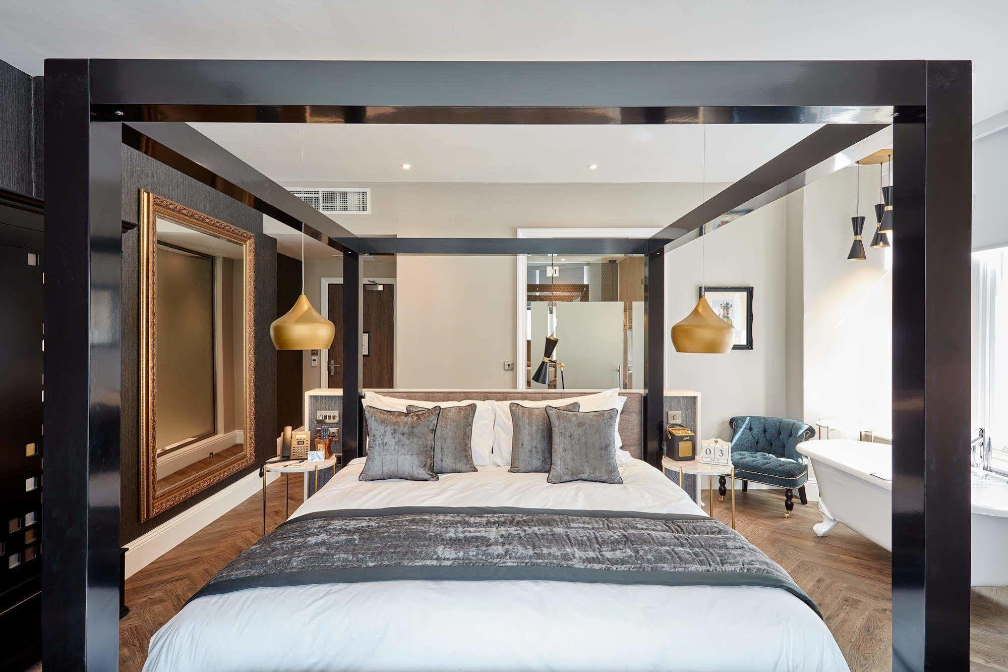Oddfellows On The Park Cheadle (Greater Manchester) Exterior foto A bedroom at The Ivy Collection