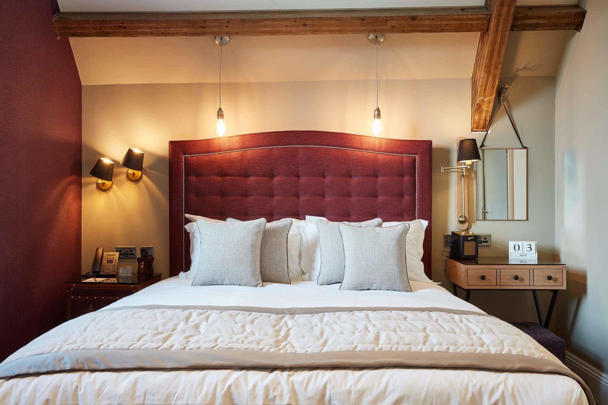 Oddfellows On The Park Cheadle (Greater Manchester) Exterior foto A bedroom at The Swan Hotel